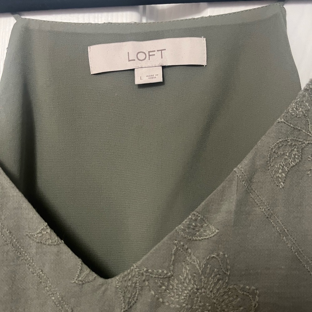 🍃 Sage Colored Camisole Blouse from LOFT, Size L - Picture 4 of 5